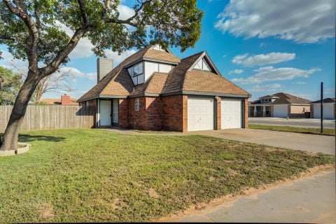 Photo of 302 N Englewood Avenue, Lubbock, TX 79416 (MLS # 202613944)