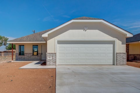 Photo of 923 E Fordham Street, Lubbock, TX 79403 (MLS # 202613732)