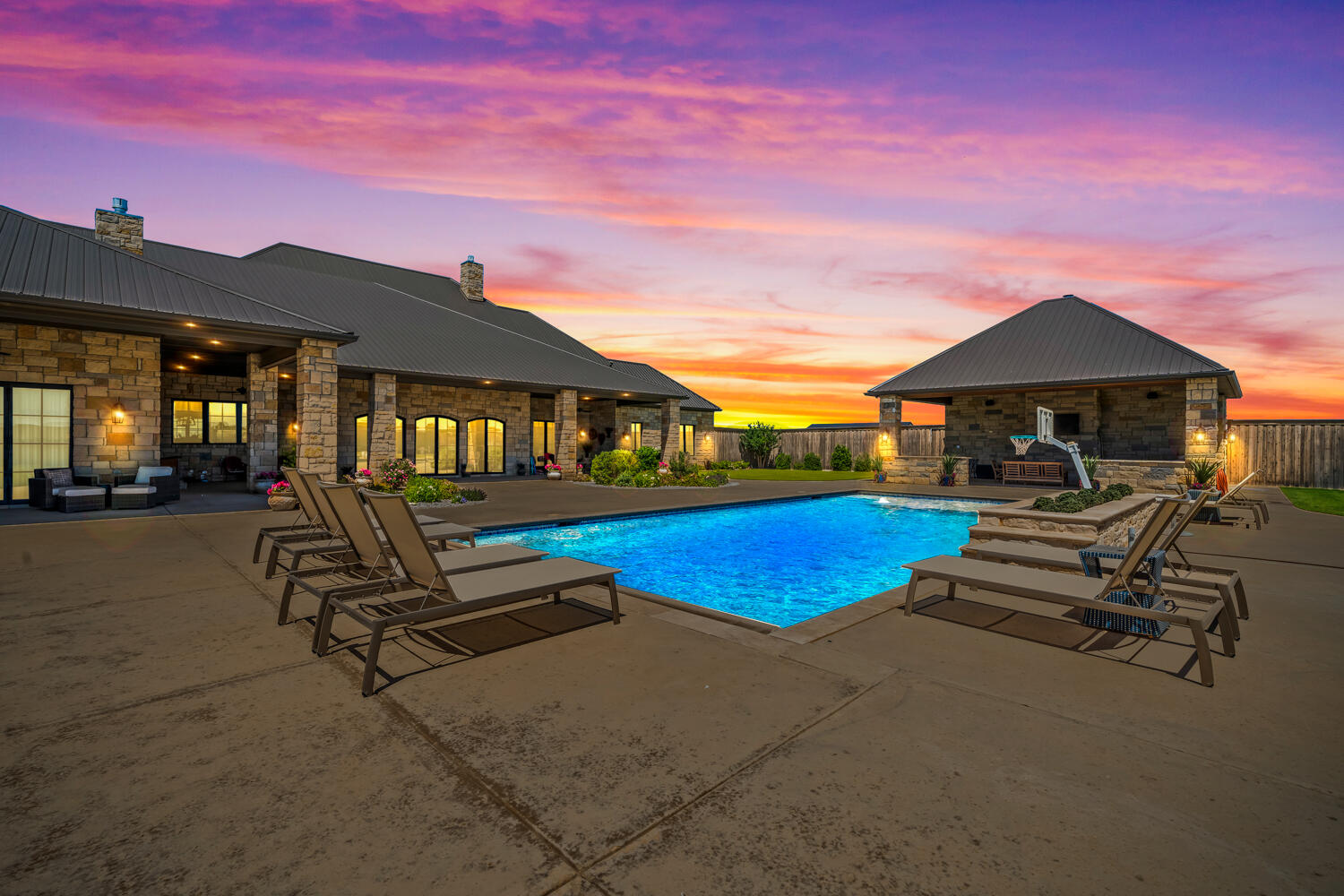 8216 E County Road 6100