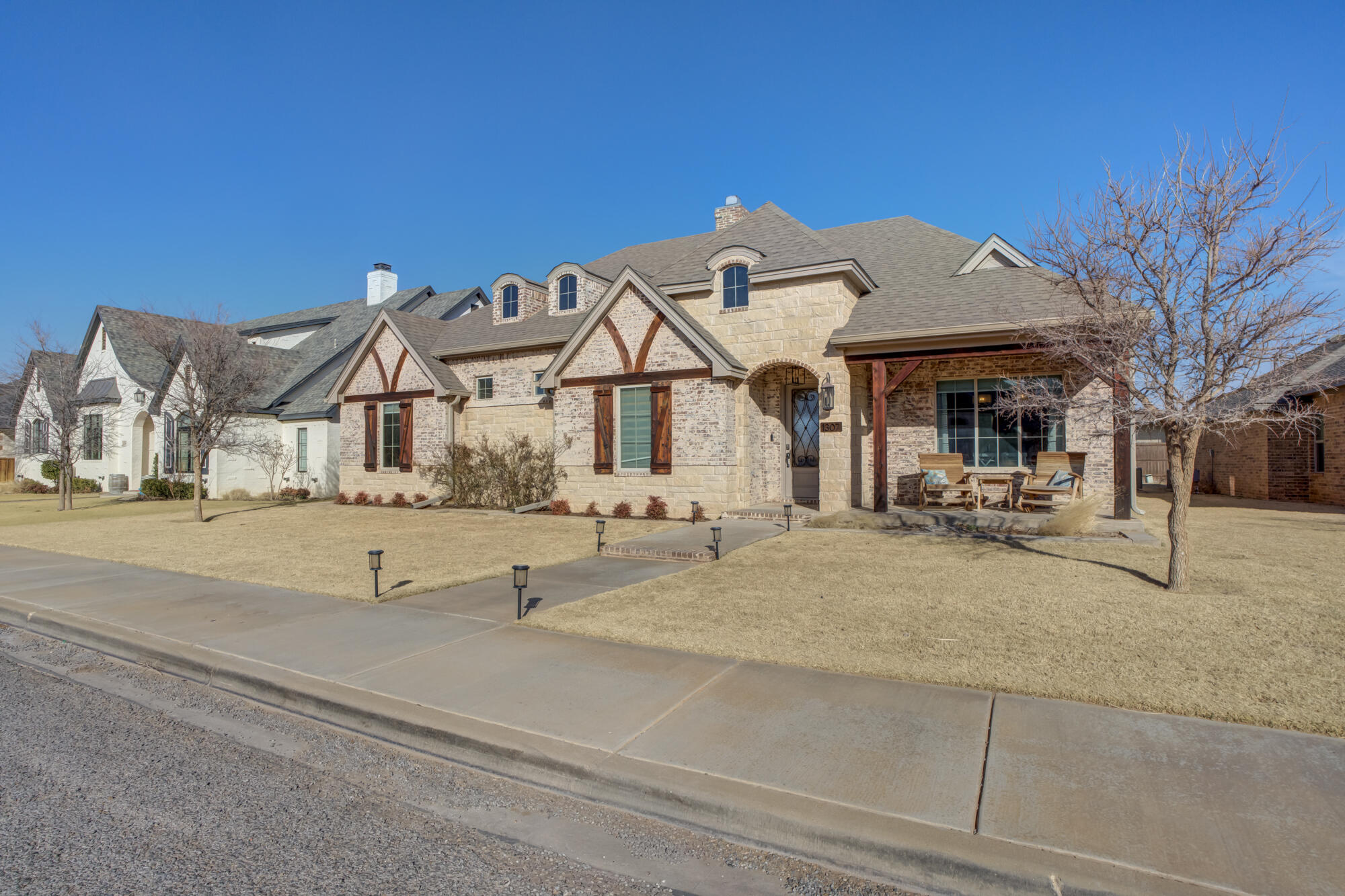 1307 Buckingham Avenue