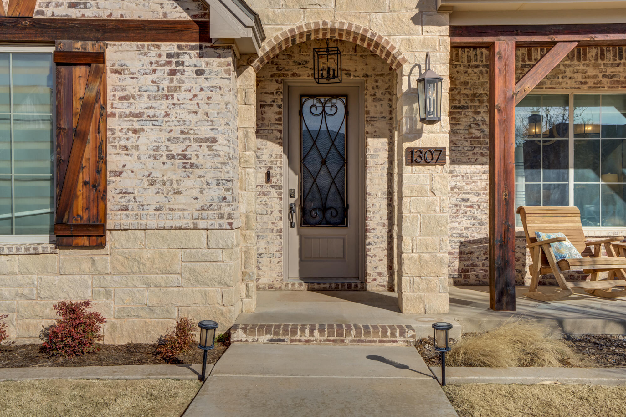 1307 Buckingham Avenue