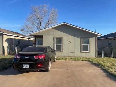 Photo of 304 81st Street #UNIT 1, Lubbock, TX 79404 (MLS # 202603620)