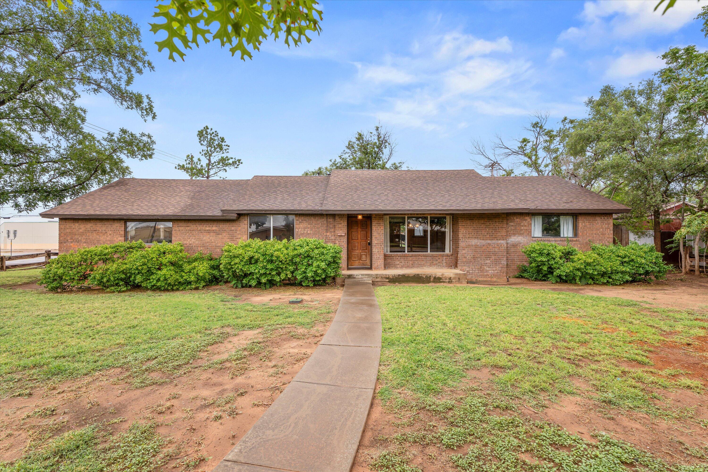 Photo 1 of 26 — 101 N 22nd Place, Lamesa, TX 79331