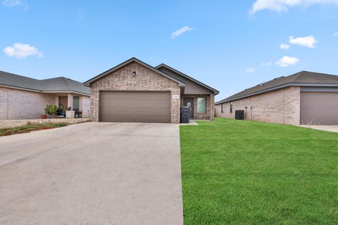 Photo of 324 E 76th Street, Lubbock, TX 79404 (MLS # 202613811)