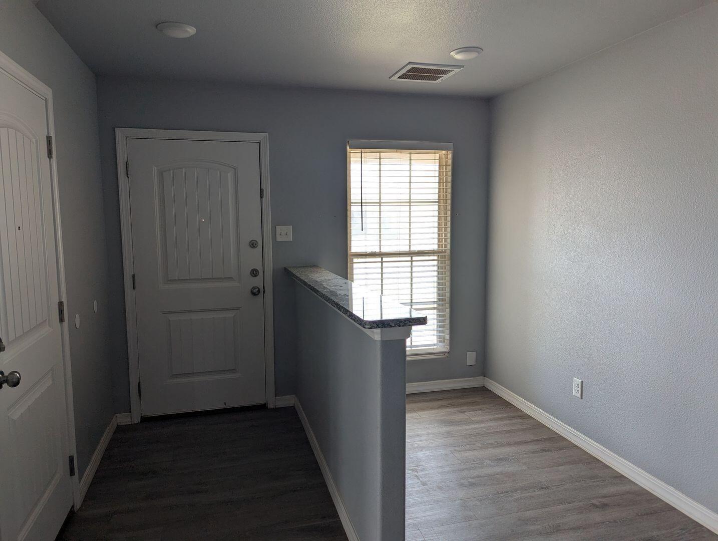 1302 N Clinton Avenue B - Photo 2