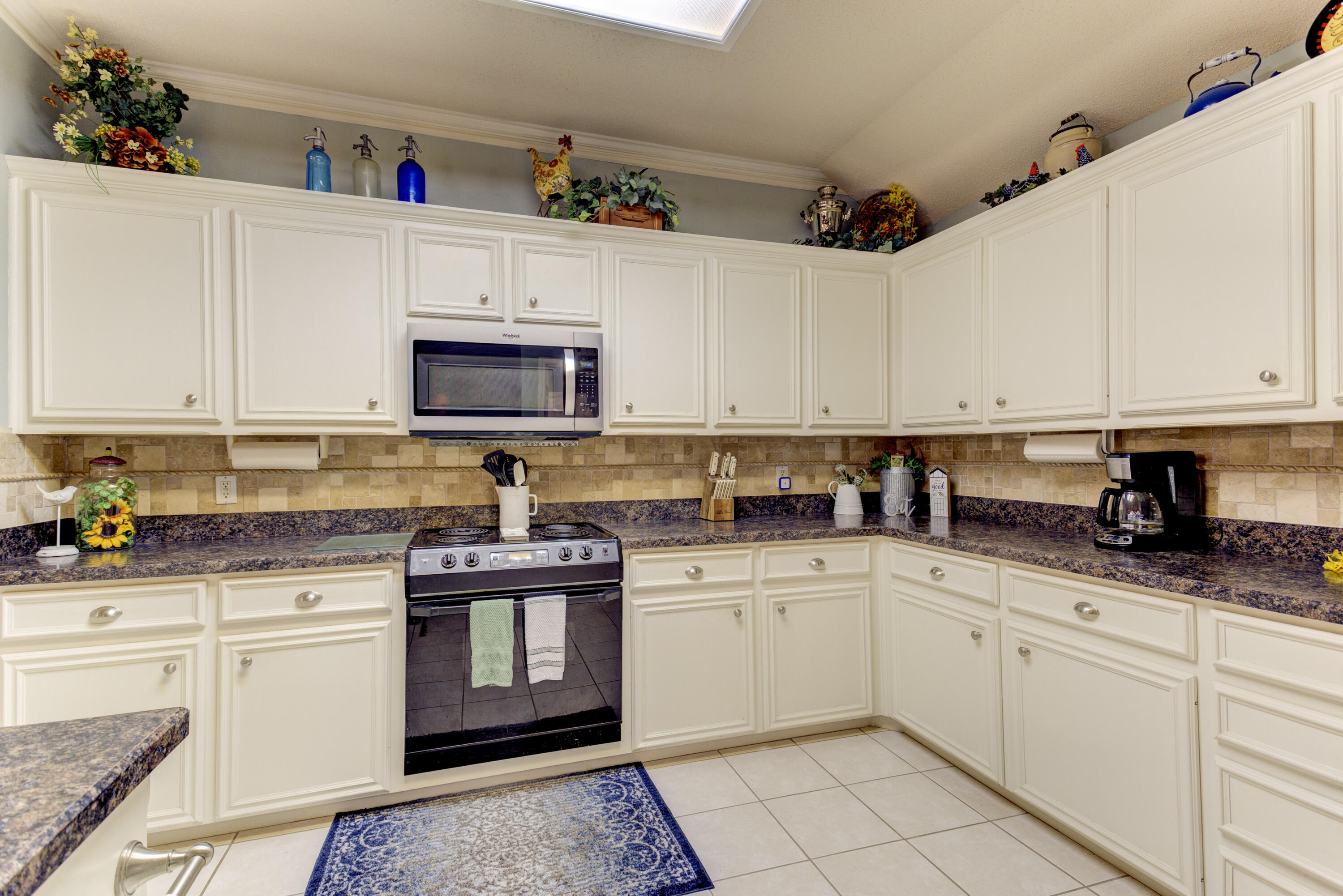 118 N Vicksburg-25