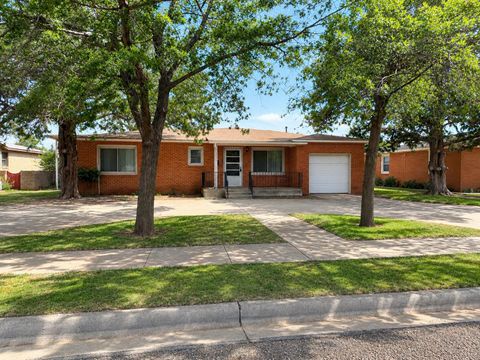 Photo of 1012 E Oak Street, Brownfield, TX 79316 (MLS # 202607476)