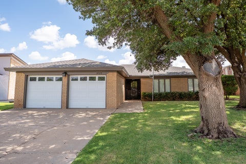 Photo of 5725 64th Street, Lubbock, TX 79424 (MLS # 202609856)