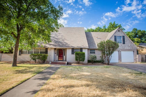 Photo of 3113 32nd Street, Lubbock, TX 79410 (MLS # 202608801)