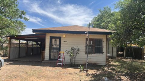 Photo of 1609 45th Street, Lubbock, TX 79412 (MLS # 202606091)