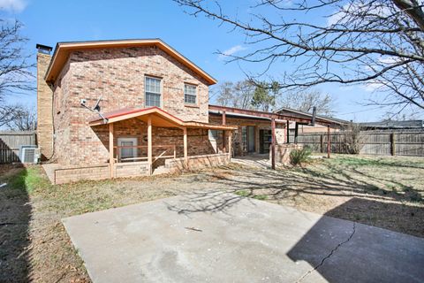 Photo of 137 Detroit Avenue, Levelland, TX 79336 (MLS # 202607104)