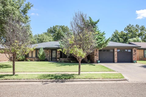 Photo of 7811 Kenosha Avenue, Lubbock, TX 79423 (MLS # 202612793)