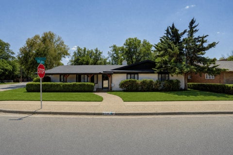 Photo of 802 W 6th Street, Idalou, TX 79329 (MLS # 202612361)