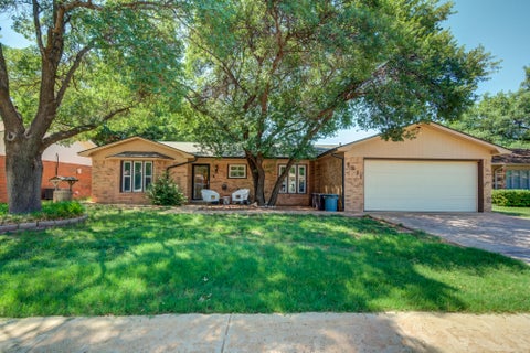 Photo of 4811 72nd Street, Lubbock, TX 79424 (MLS # 202609636)