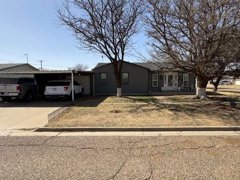 Photo of 1311 Ave G, Hale Center, TX 79041 (MLS # 202605402)