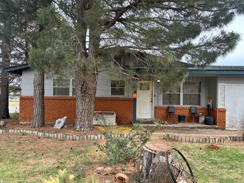 Photo of 200 33rd Street, Snyder, TX 79549 (MLS # 202605766)