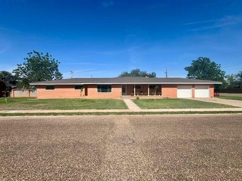 Photo of 302 SW 5th Street, Lockney, TX 79241 (MLS # 202608046)