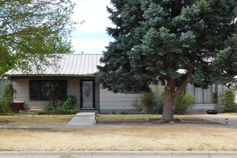Photo of 1623 W Avenue C, Muleshoe, TX 79347 (MLS # 202613609)
