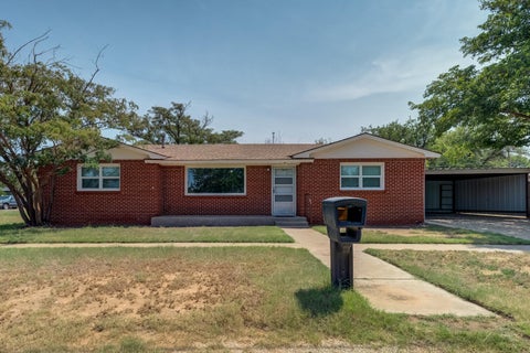 Photo of 1405 W Geneva Street, Slaton, TX 79364 (MLS # 202610916)