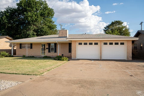Photo of 819 Cedar Street, Floydada, TX 79235 (MLS # 202612552)