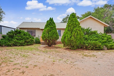 Photo of 716 Robinson Circle, Smyer, TX 79367 (MLS # 202614531)