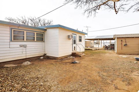 A home in Ropesville