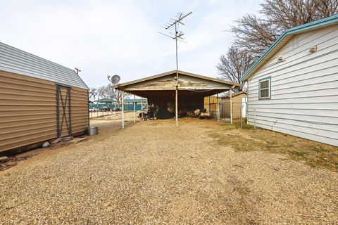 A home in Ropesville