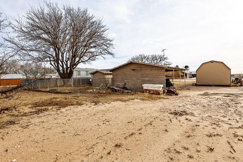 A home in Ropesville