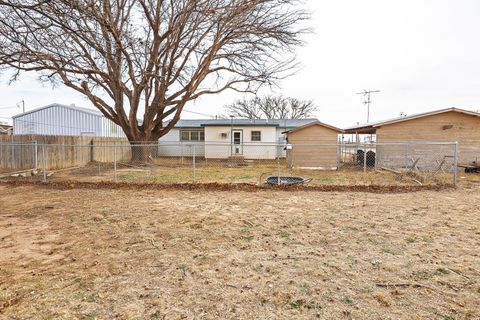 A home in Ropesville