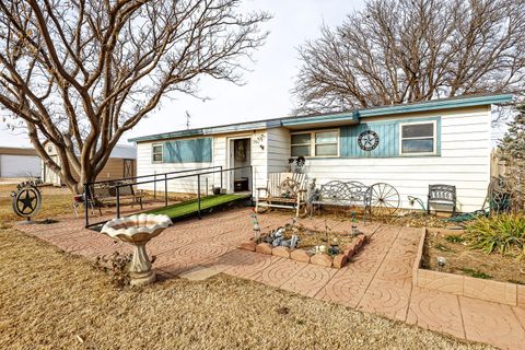 A home in Ropesville