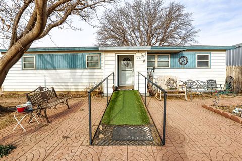 A home in Ropesville