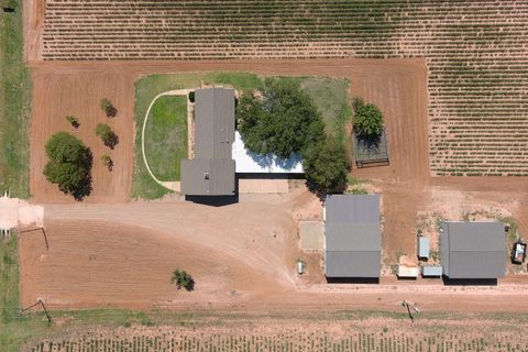 A home in Slaton