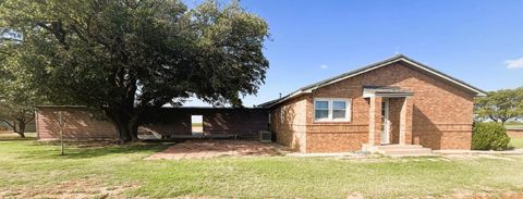 A home in Slaton