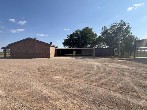 A home in Slaton