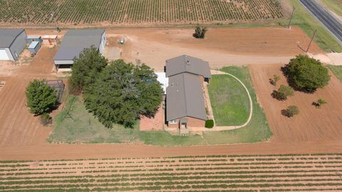 A home in Slaton