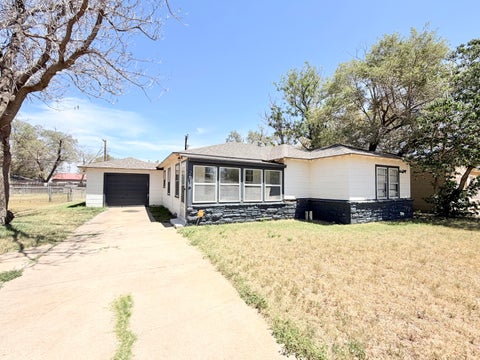 Photo of 2614 38th Street, Lubbock, TX 79413 (MLS # 202613725)