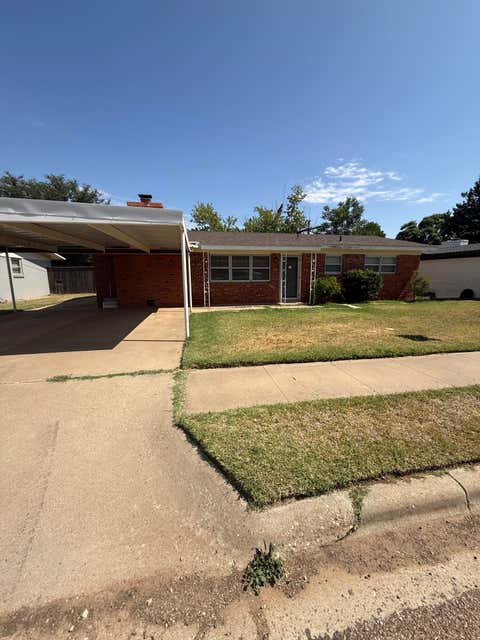 Photo of 715 6th Place, Idalou, TX 79329 (MLS # 202610026)