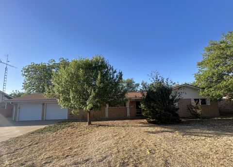 Photo of 2704 W 16th Street, Plainview, TX 79072 (MLS # 202606340)