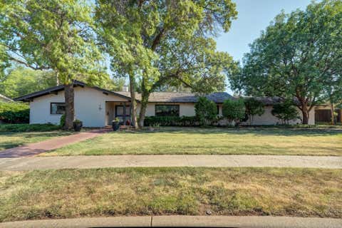 Photo of 4609 10th Street, Lubbock, TX 79416 (MLS # 202610817)