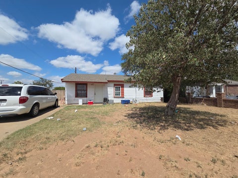 Photo of 2401 E 10th Street, Lubbock, TX 79403 (MLS # 202613111)