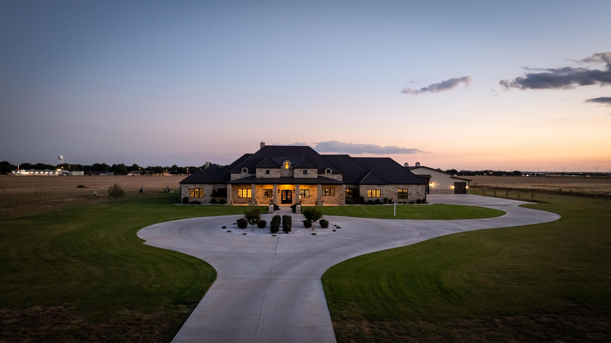 8216 E County Rd 6100