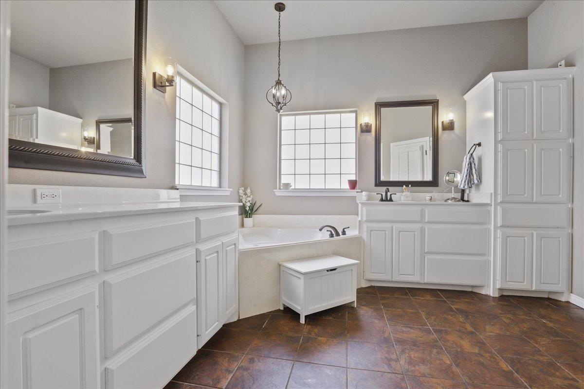 Lubbock, Texas 79424, United States, 4 Bedrooms Bedrooms, ,3 BathroomsBathrooms,Residential,Active,52507