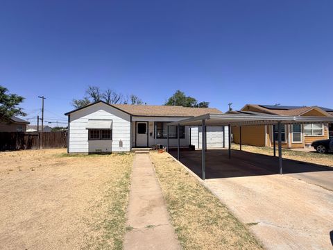 Photo of 207 SE 5th Street, Plainview, TX 79072 (MLS # 202606257)