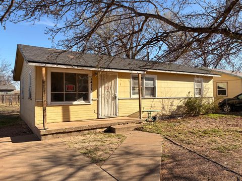 Photo of 2417 E 29th Street, Lubbock, TX 79404 (MLS # 202603343)