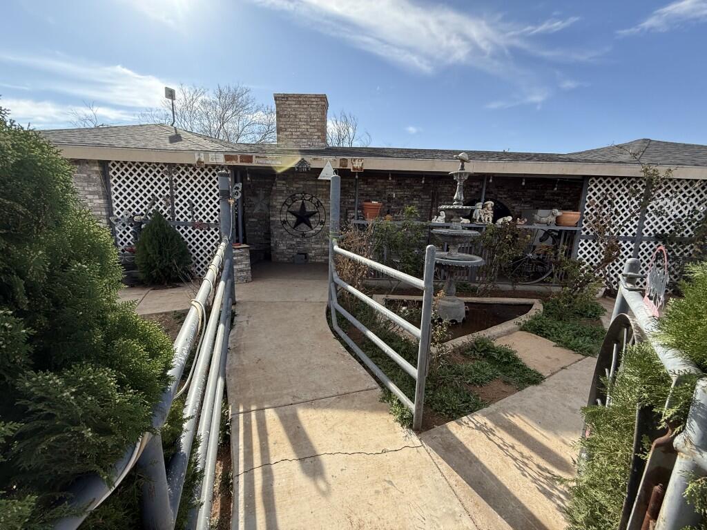 311 NE 3rd Street, Seminole, TX, 79360 1 311 NE 3rd Street