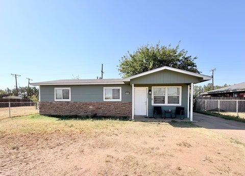 Photo of 2408 E 30th Street, Lubbock, TX 79404 (MLS # 202614055)
