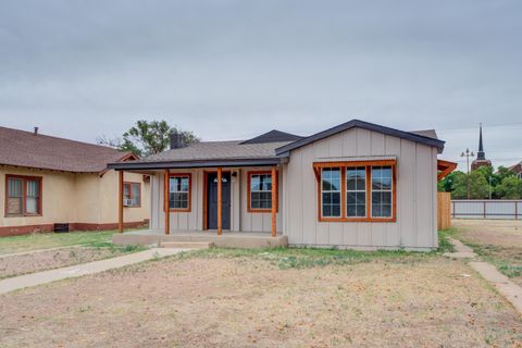 Photo of 315 W Garza Street, Slaton, TX 79364 (MLS # 202605797)