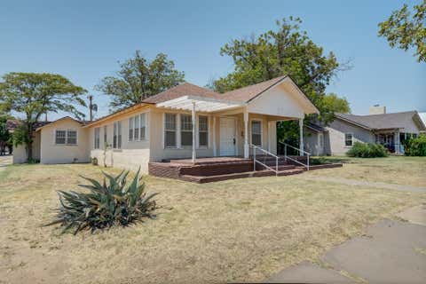 Photo of 355 S 10th Street, Slaton, TX 79364 (MLS # 202611081)