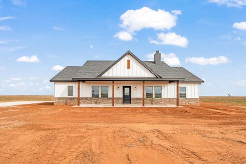 A home in Slaton