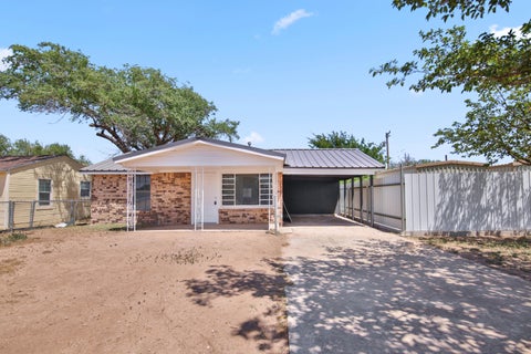 Photo of 312 N Avenue R, Lubbock, TX 79415 (MLS # 202609733)